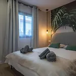 The Little Jewel With Ocean View - Americas 아파트